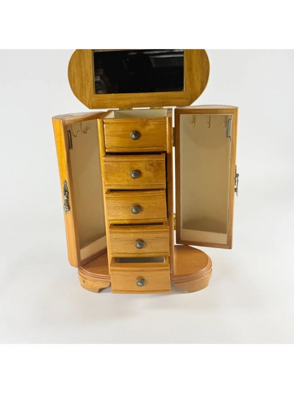 Unbranded oak jewelry
